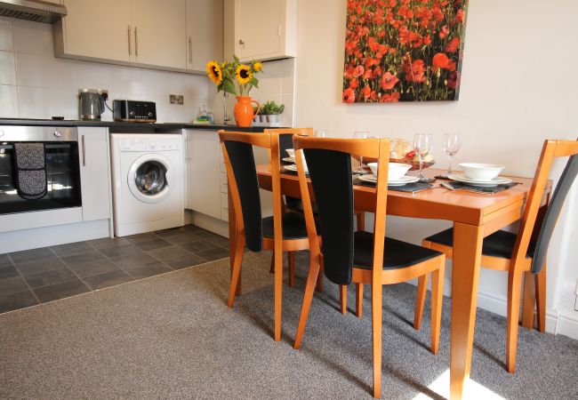 Apartment in Scarborough - Oliver Wests Beautiful 2 Bedroom Sleeps 4 Apartment