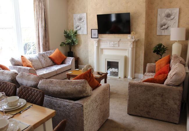 Apartment in Scarborough - York Place Beautiful Apartment 5 Bedrooms Sleeps 9