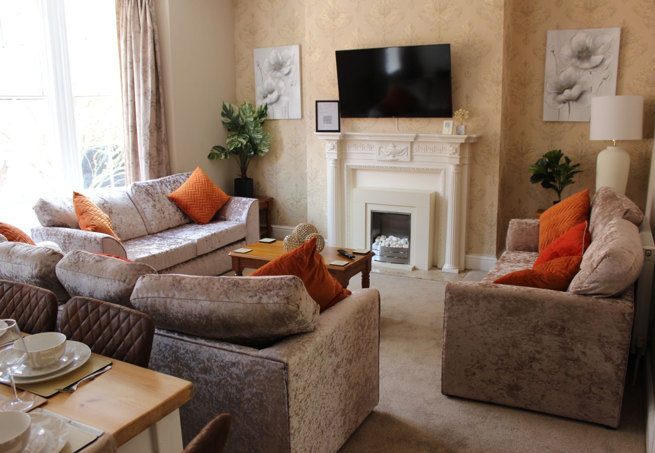 Apartment in Scarborough - York Place Beautiful Apartment 5 Bedrooms Sleeps 9