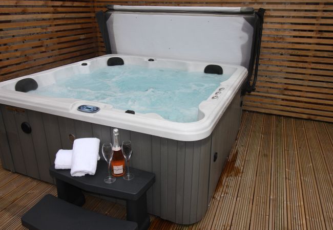 Apartment in Bridlington - Blackburn Retreat Hot Tub Couples Retreat