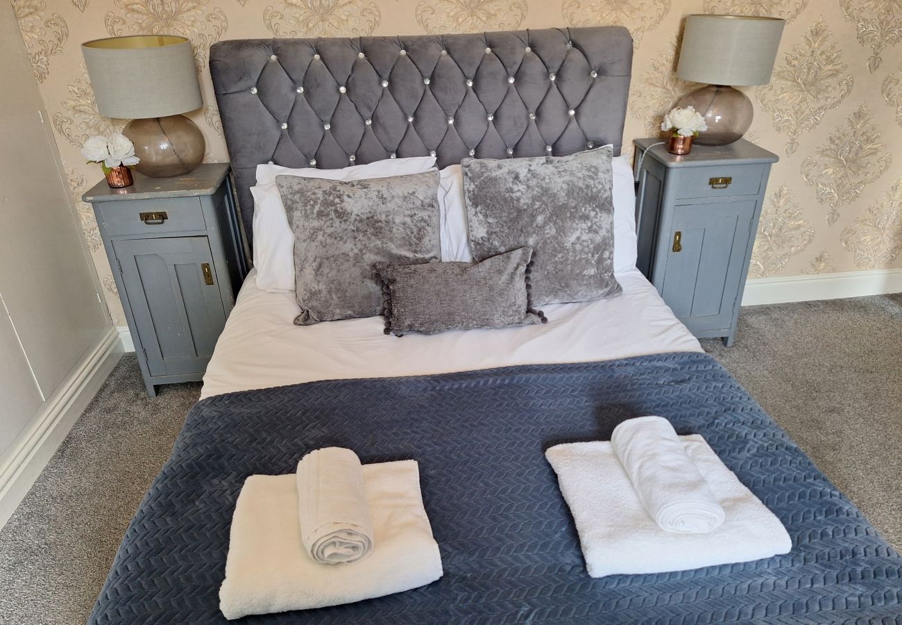 House in Scarborough - The Hampton Beautiful 3 Bedroom House with Conservatory & Garden